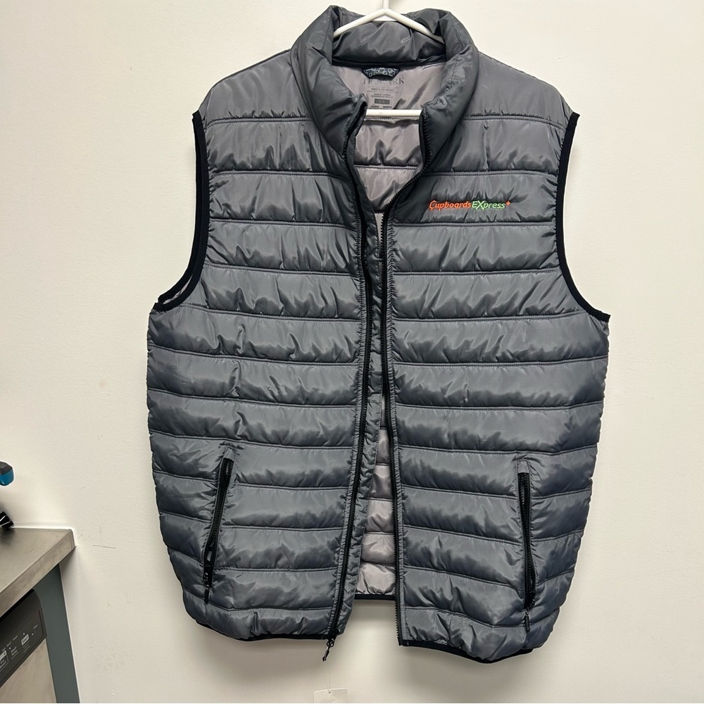 Trimark Men dark grey insulated puffer vest ,size L